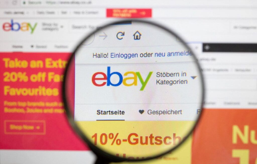 Loupe qui focus sur le site "ebay"